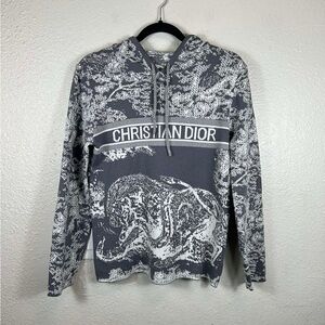 Dior Women's Gray and White Sweater